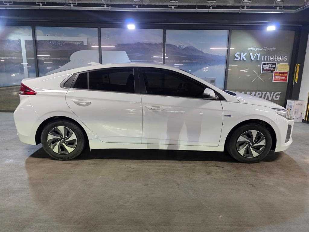 HYUNDAI Ioniq - Vista 3