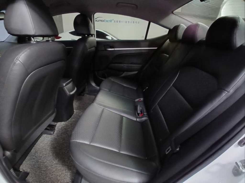 HYUNDAI Avante - Vista 6