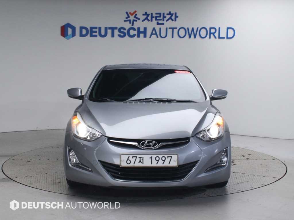 HYUNDAI Avante - Vista 3