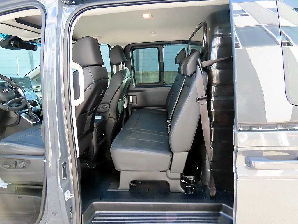 HYUNDAI Staria - Vista 6