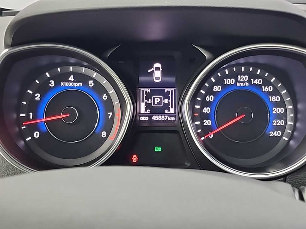 HYUNDAI Avante - Vista 6