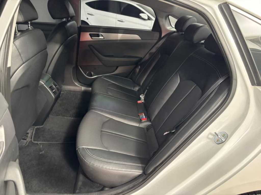 HYUNDAI Sonata - Vista 9