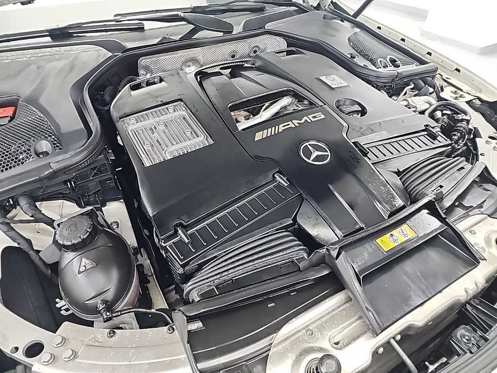 Mercedes Benz E class - Vista 5