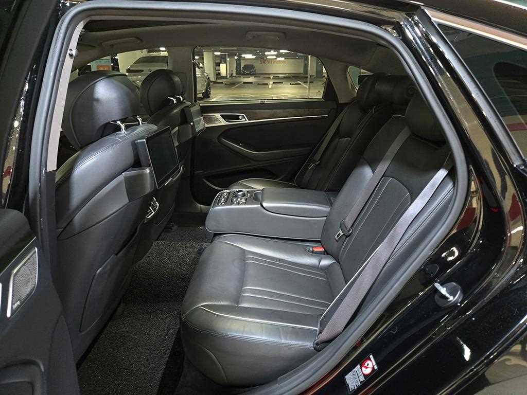 HYUNDAI Genesis - Vista 7