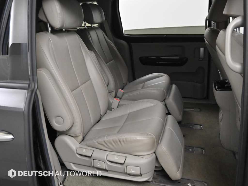 KIA Carnival - Vista 12