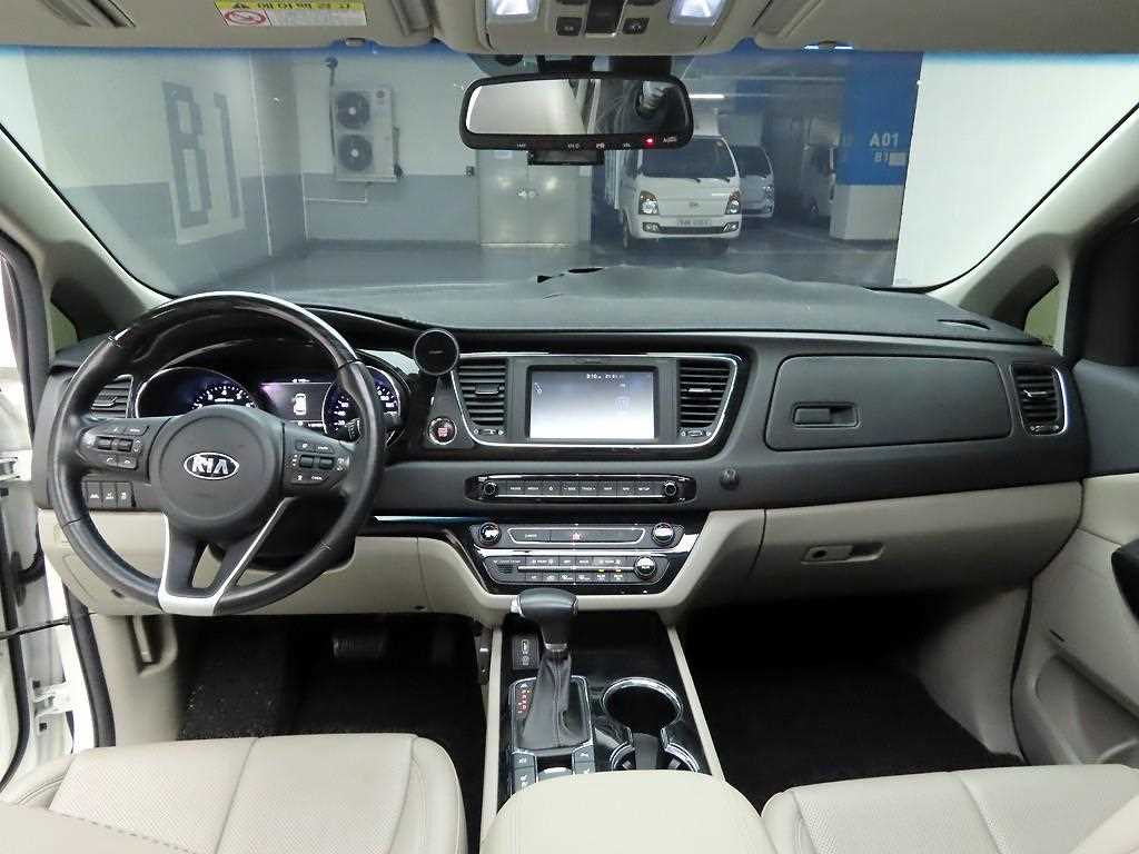 KIA Carnival - Vista 7