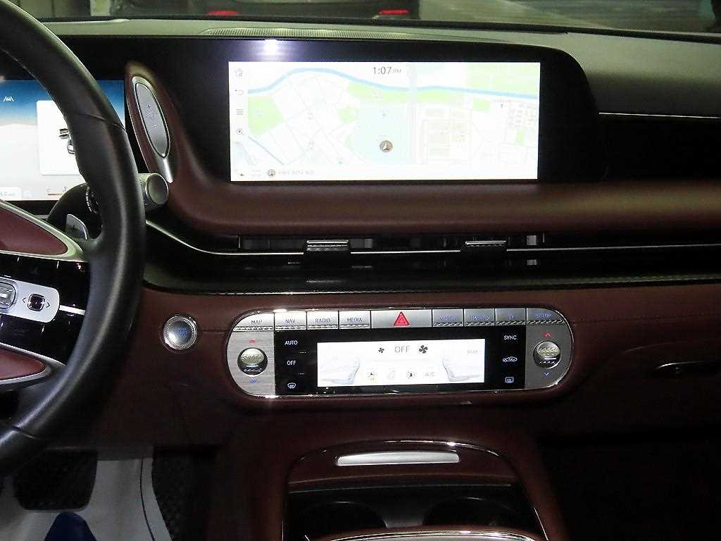 Genesis G90 - Vista 11