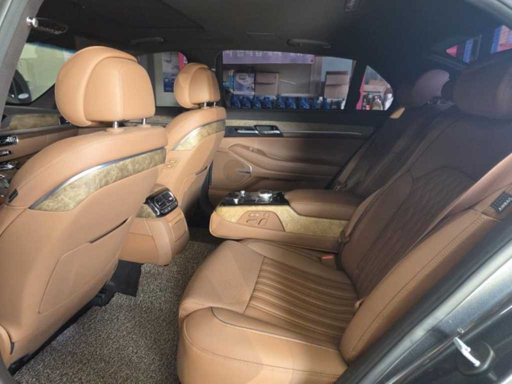 Genesis G90 - Vista 7