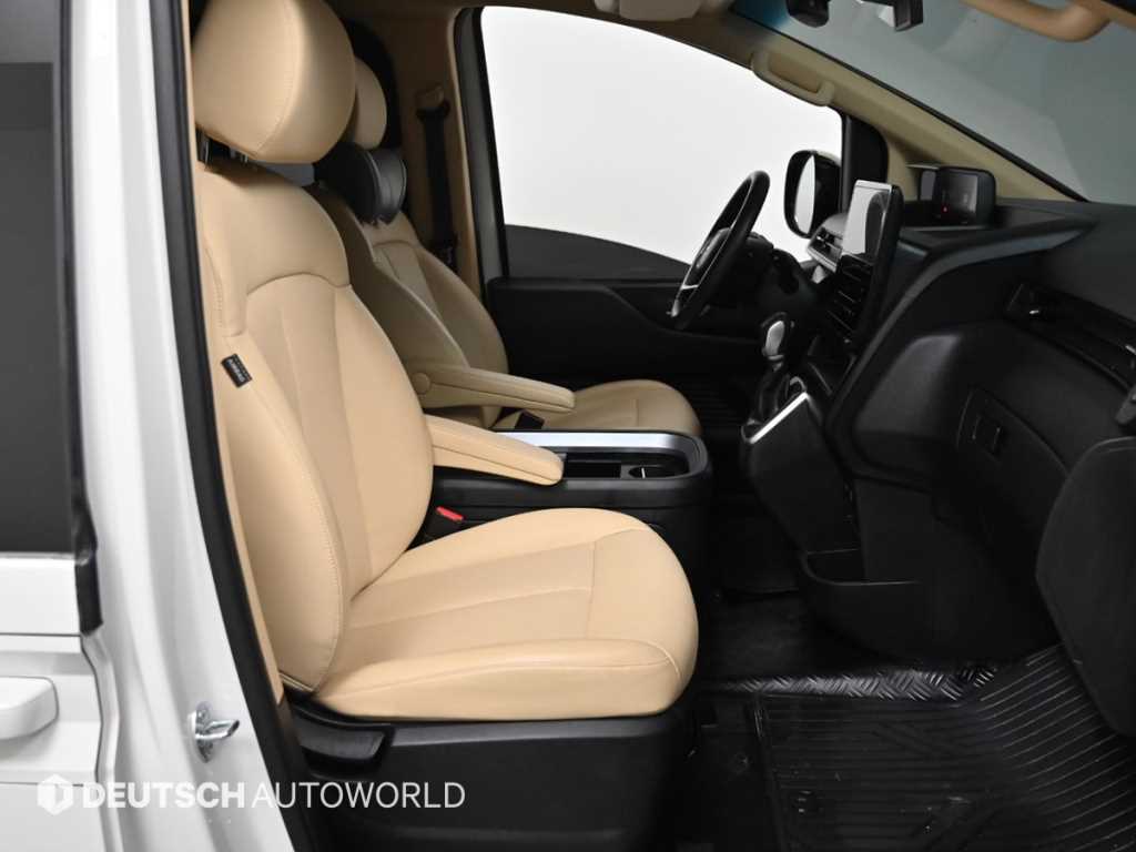 HYUNDAI Staria - Vista 10