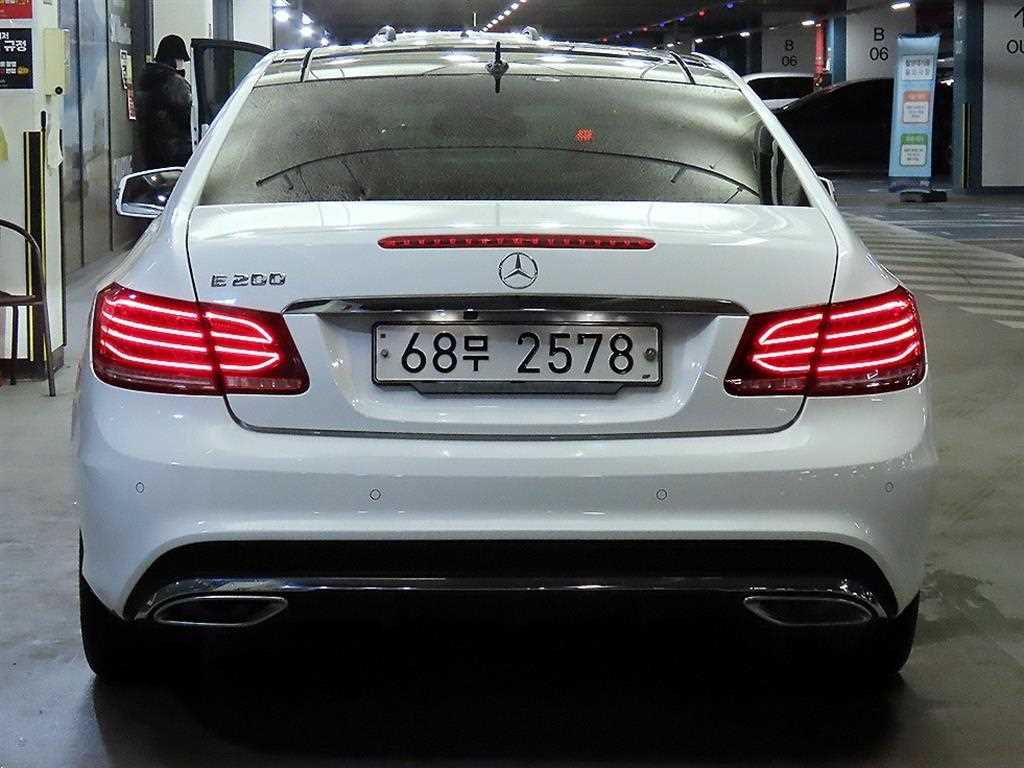 Mercedes Benz E class - Vista 5