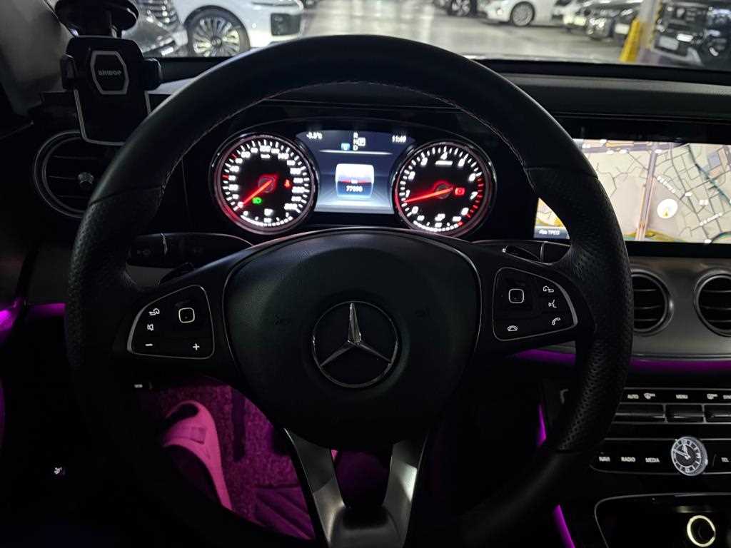 Mercedes Benz E class - Vista 8