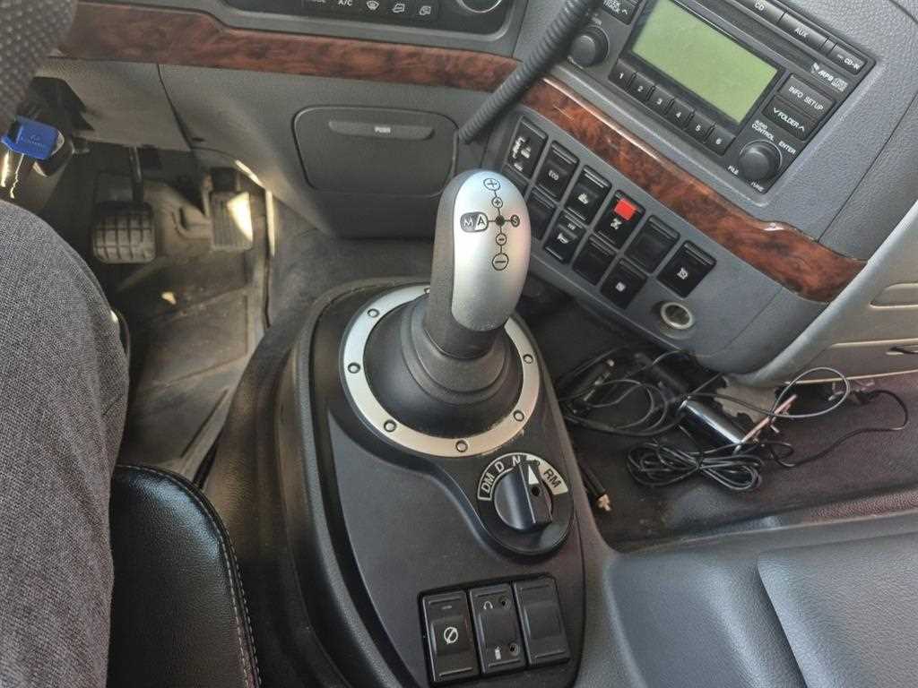 medium and large cargo truck - Vista 12