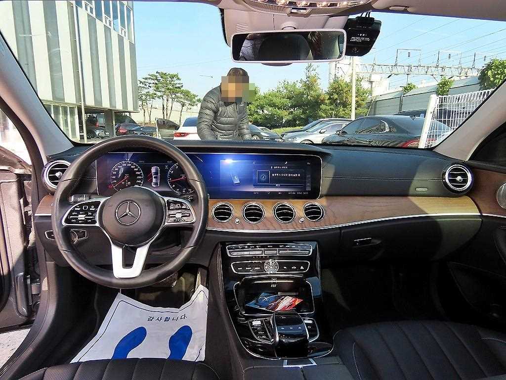 Mercedes Benz E class - Vista 7