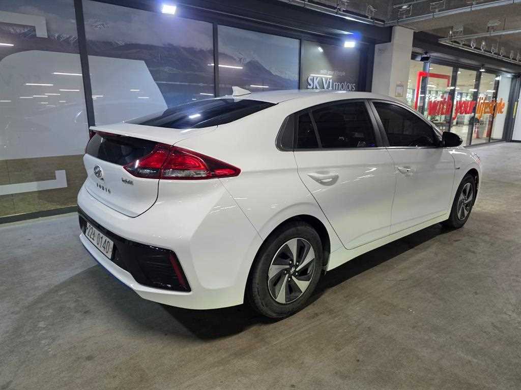 HYUNDAI Ioniq - Vista 4