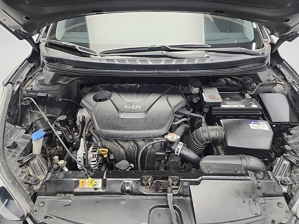 HYUNDAI Avante - Vista 5