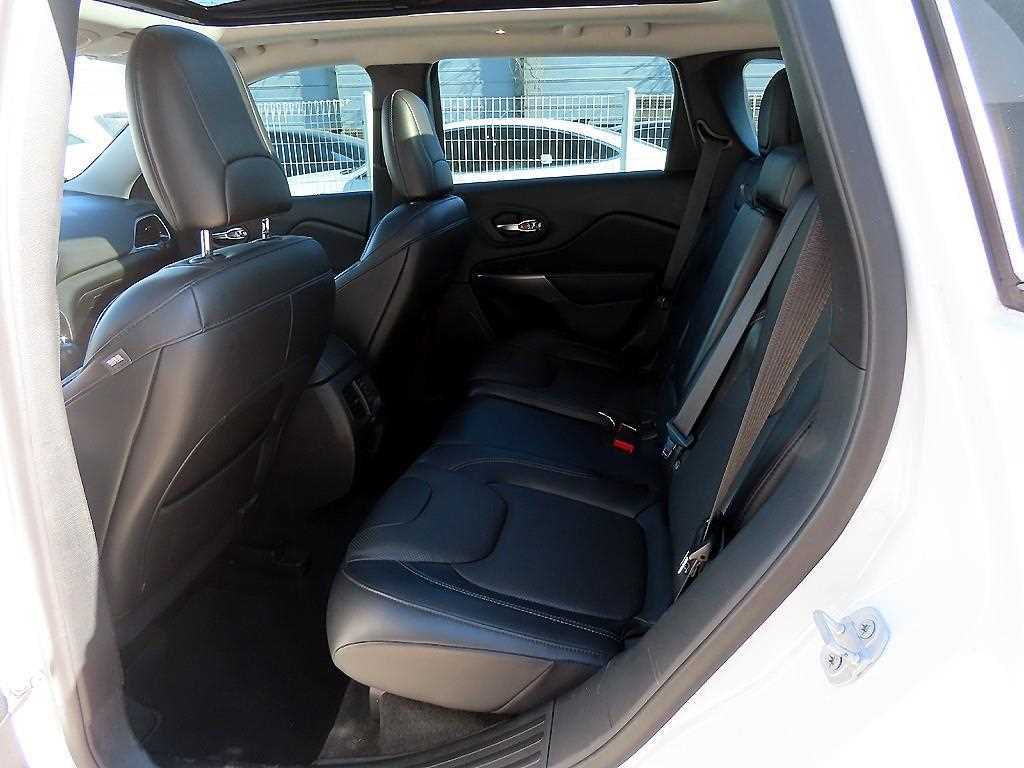 Jeep Cherokee - Vista 6