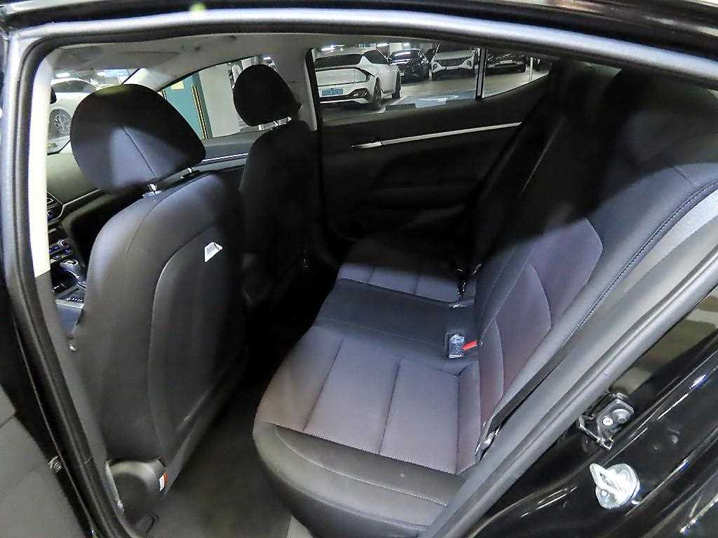 HYUNDAI Avante - Vista 7