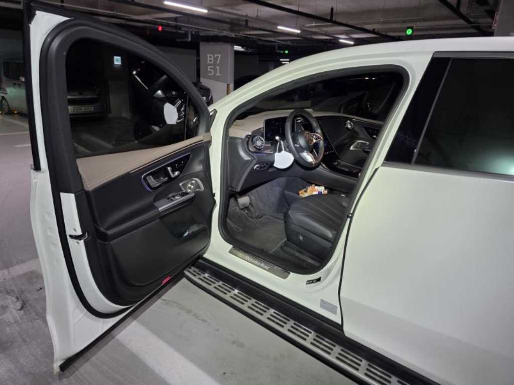 Mercedes Benz EQE - Vista 12