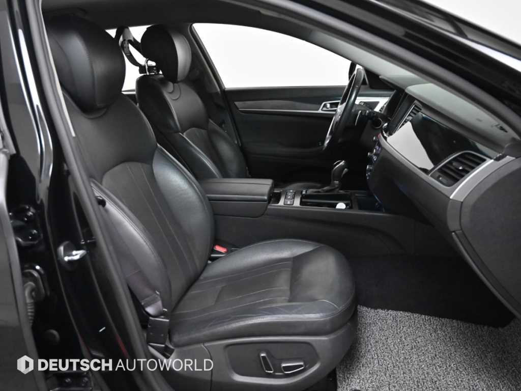 HYUNDAI Genesis - Vista 10