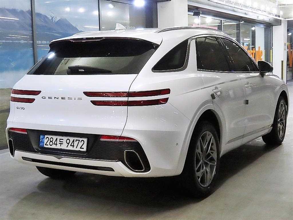 Genesis GV70 - Vista 5
