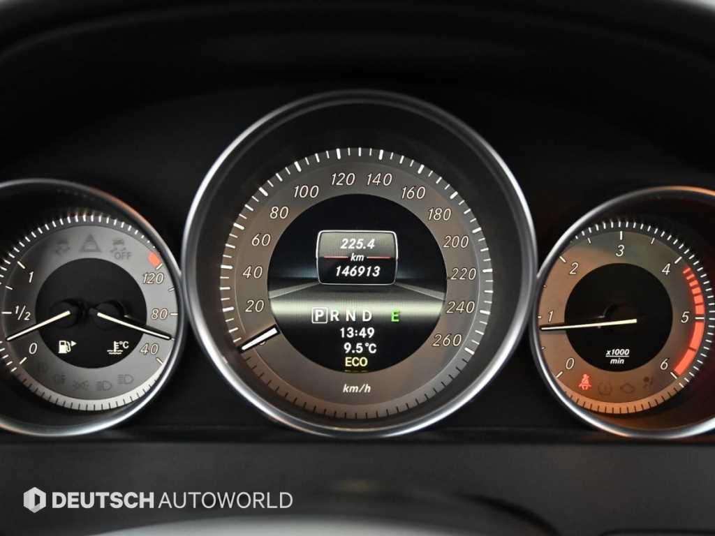 Mercedes Benz C Class - Vista 8