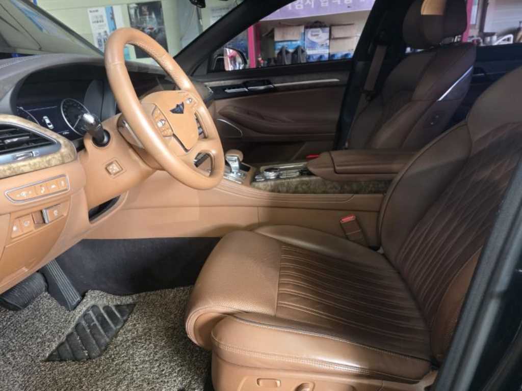 Genesis G90 - Vista 6