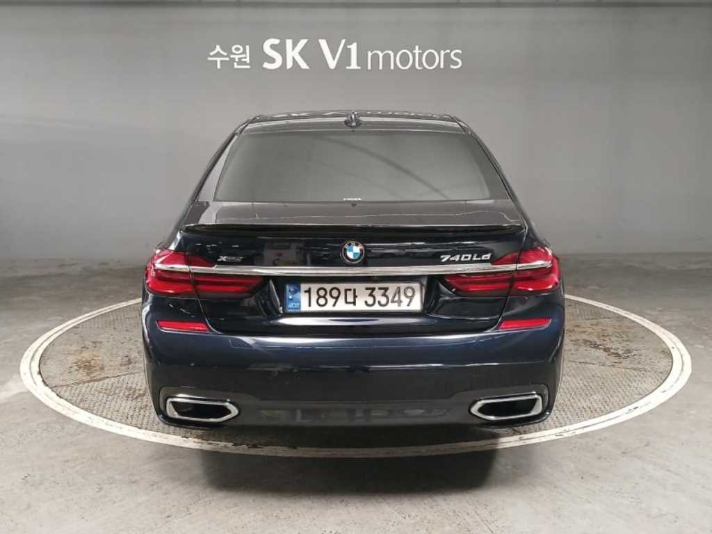 BMW 7 Series - Vista 5