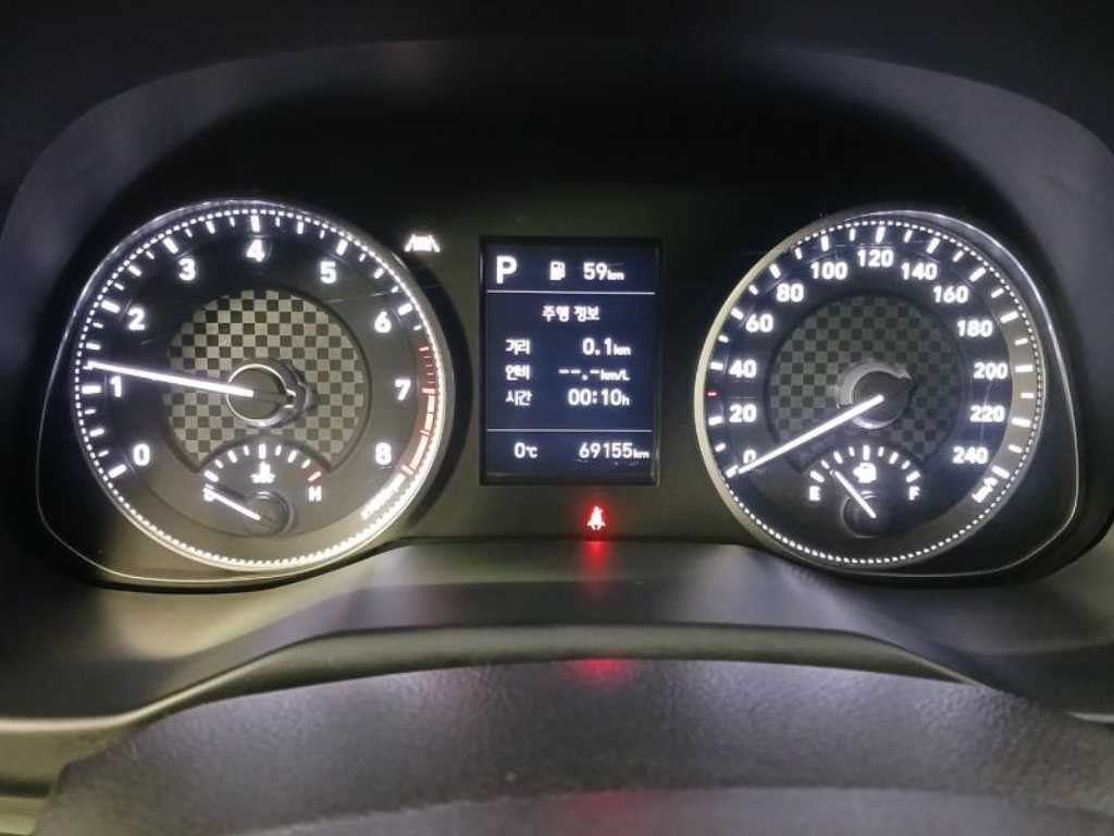 HYUNDAI Avante - Vista 12