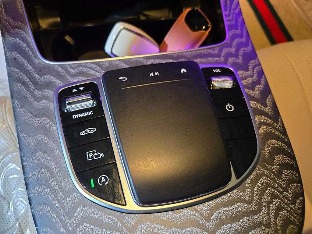 Mercedes Benz CLS Class - Vista 12