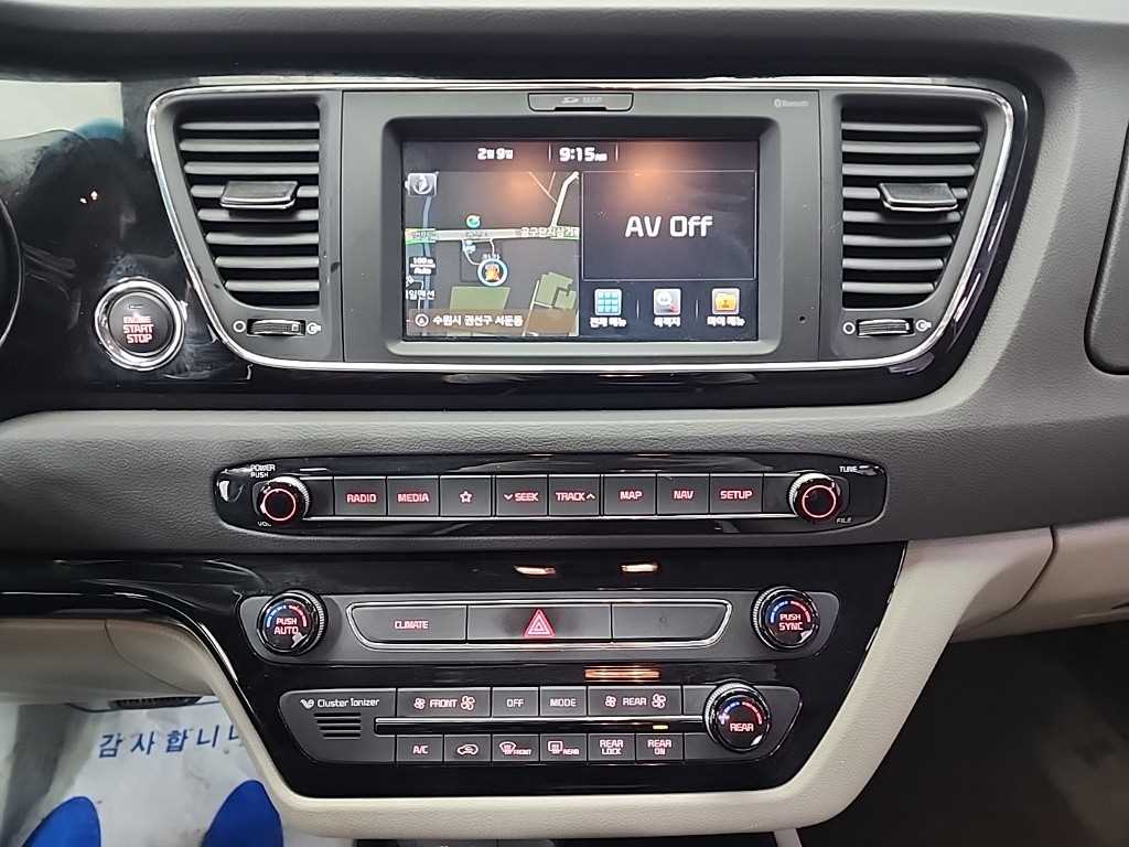 KIA Carnival - Vista 10