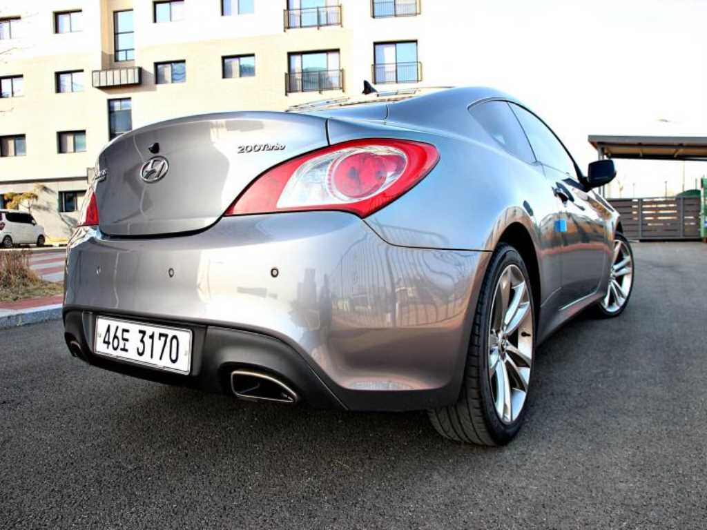 HYUNDAI Genesis - Vista 5