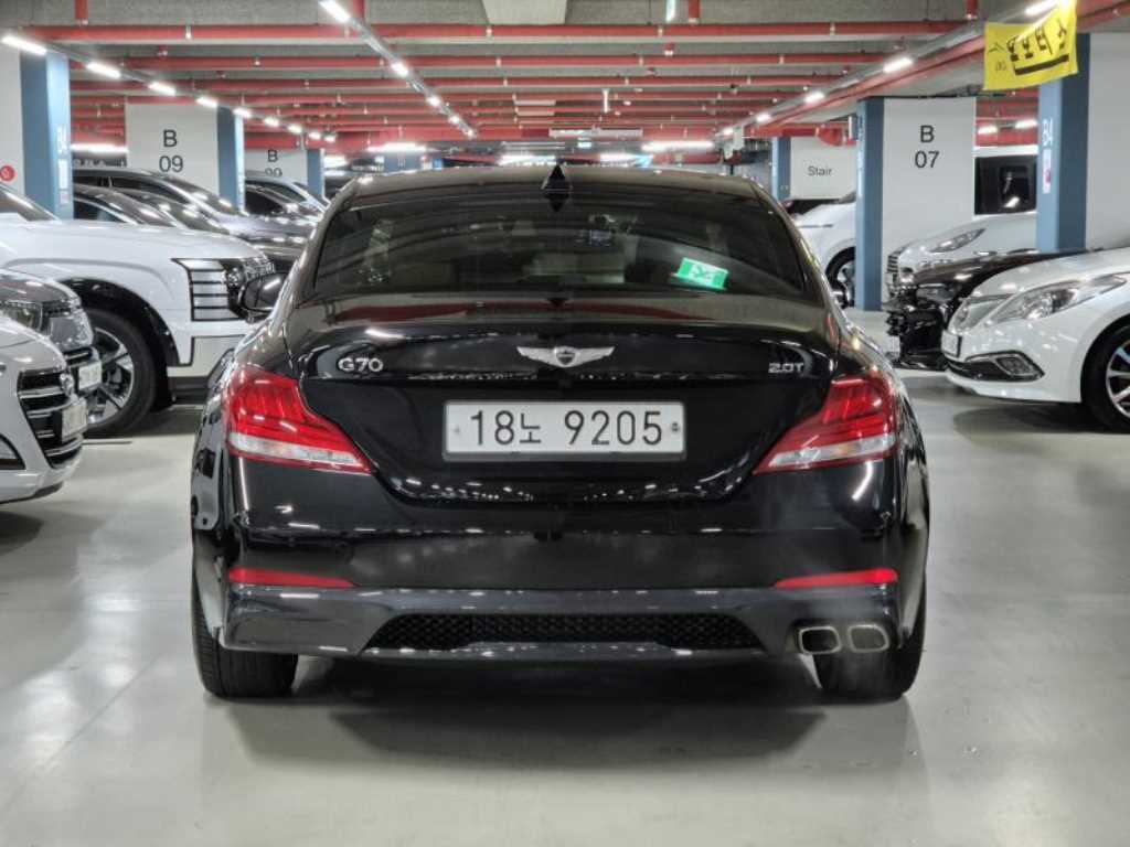 Genesis G70 - Vista 4