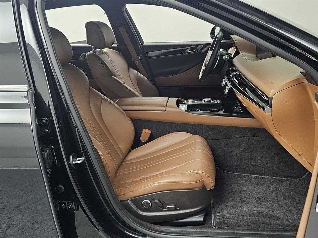 Genesis G80 - Vista 10