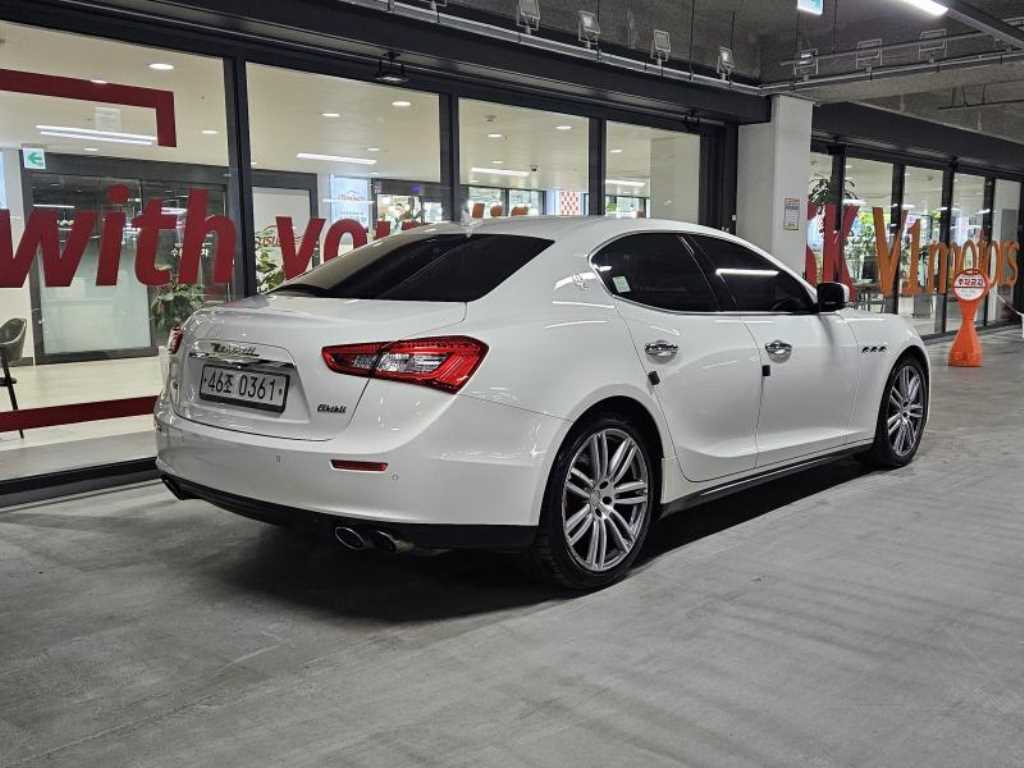 Maserati Ghibli - Vista 4