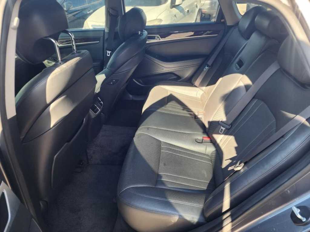 HYUNDAI Genesis - Vista 9