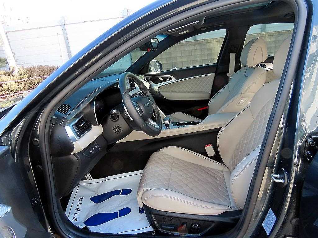 Genesis G70 - Vista 5