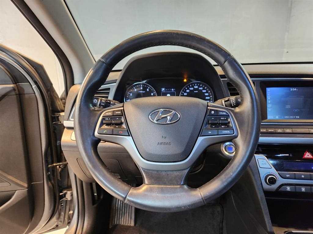 HYUNDAI Avante - Vista 8