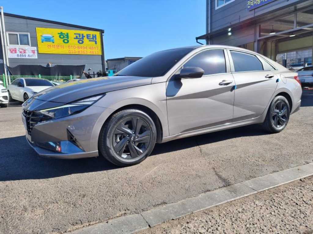 HYUNDAI Avante - Vista 2