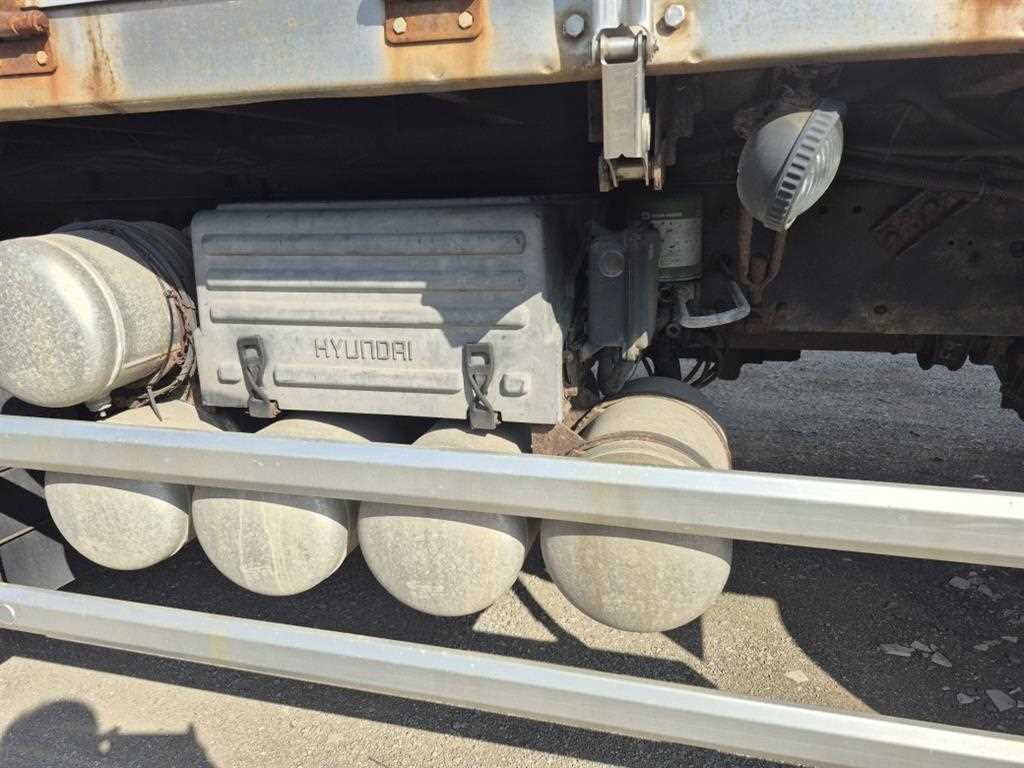 medium and large cargo truck 2011 Gris - Importación desde Corea - HF Imports Iquique - Foto 14