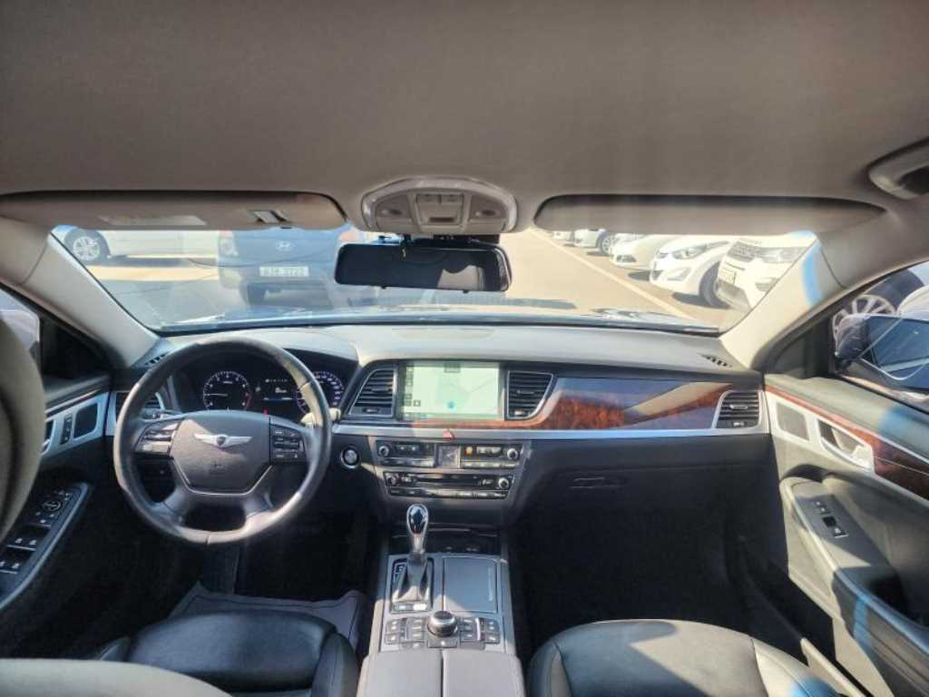 HYUNDAI Genesis - Vista 10