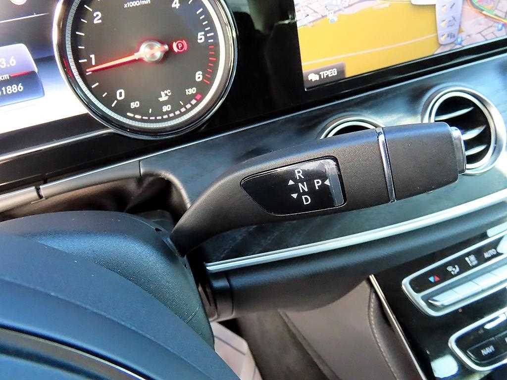 Mercedes Benz E class - Vista 10