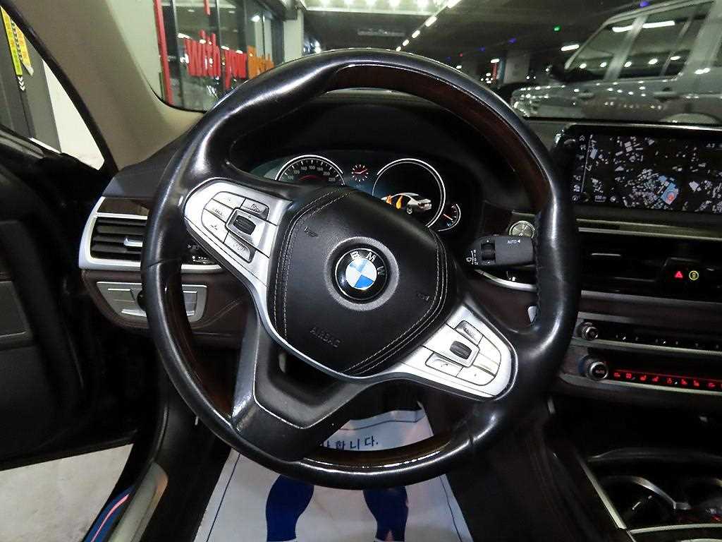 BMW 7 Series - Vista 8