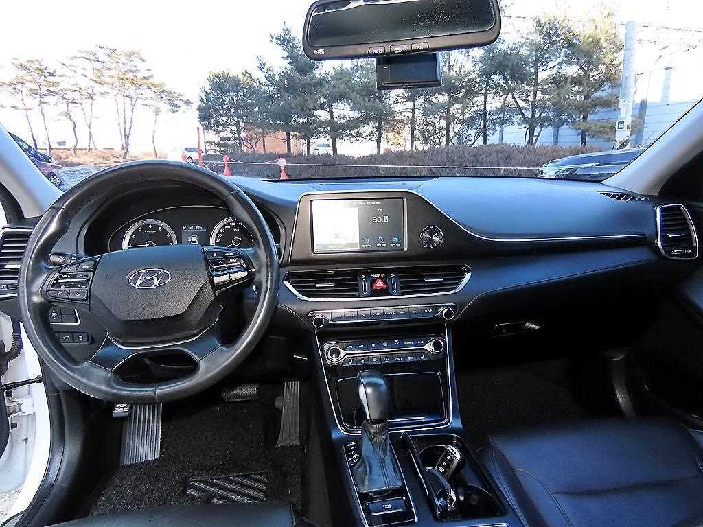 HYUNDAI Grandeur - Vista 7