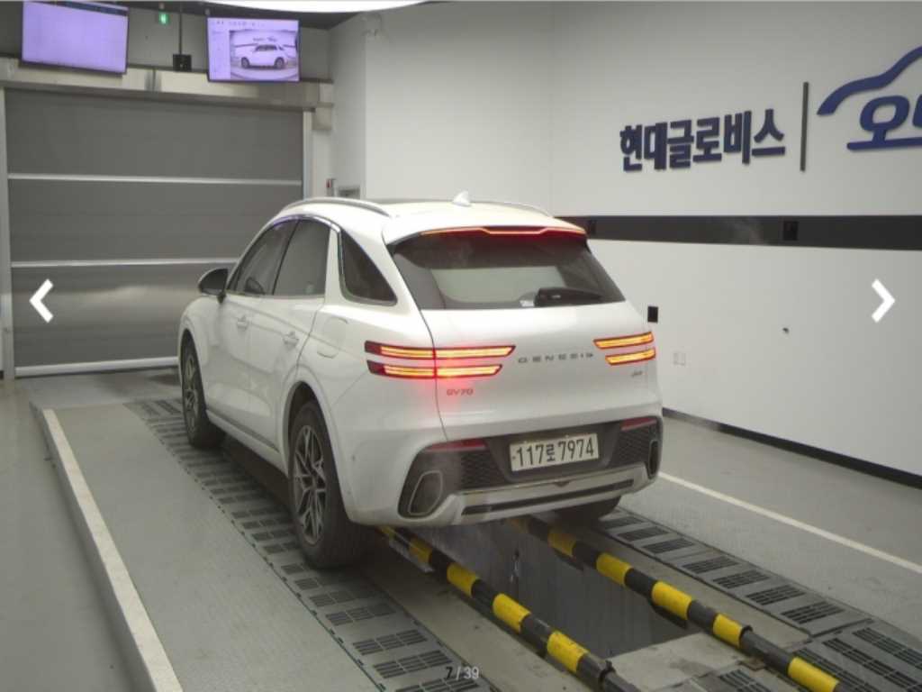 Genesis GV70 - Vista 5