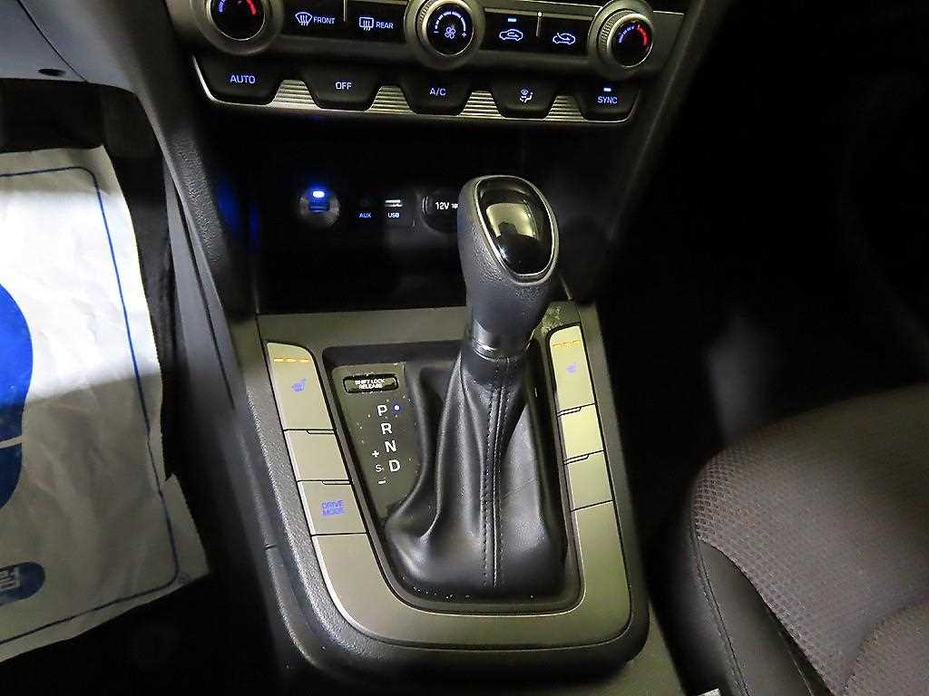 HYUNDAI Avante - Vista 12