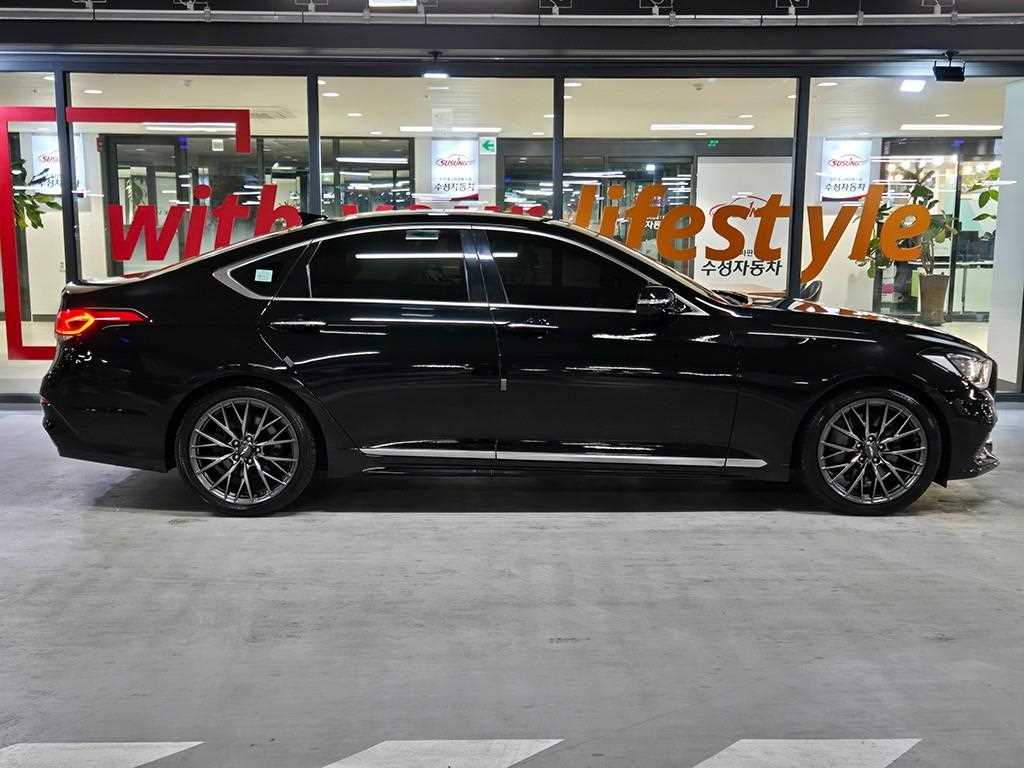 HYUNDAI Genesis - Vista 3