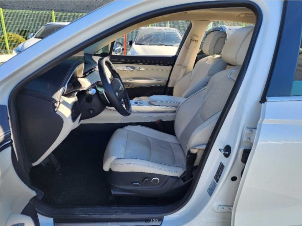 Genesis GV70 - Vista 9