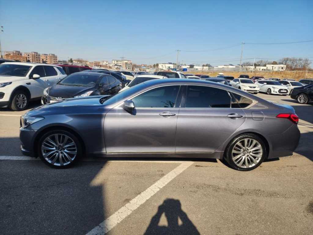 HYUNDAI Genesis - Vista 4