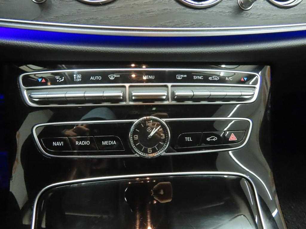 Mercedes Benz E class - Vista 11