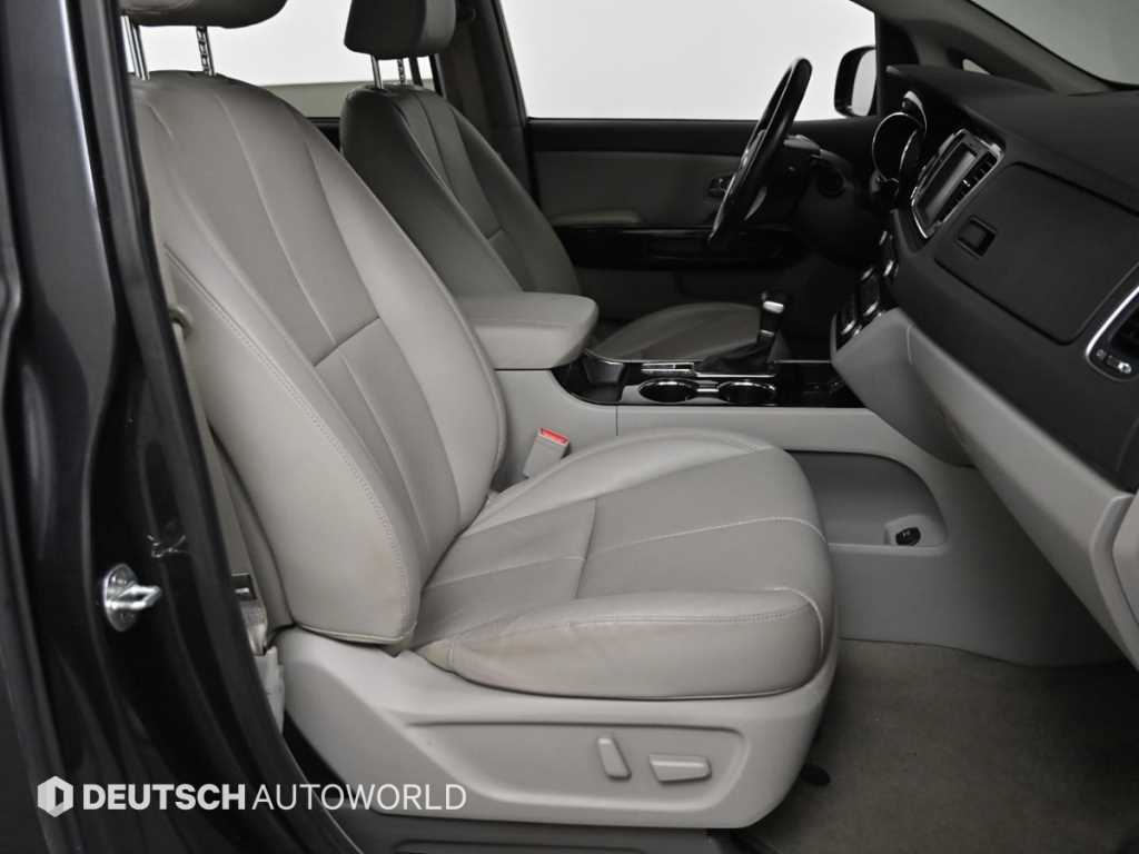 KIA Carnival - Vista 10